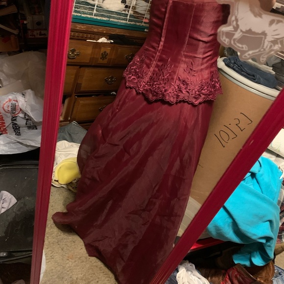 Gorgeous maroon two piece prom dress - Picture 3 of 7